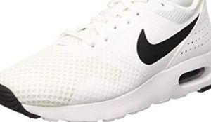 Nike Shoes - New Nike Tavas 9.5 Nike Shoes - New Nike Tavas 9.5